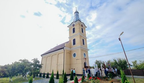 Resfințirea Bisericii „Buna Vestire” din Cheia