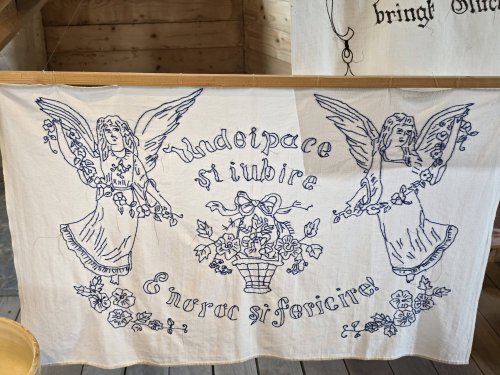 Expoziție dedicată textilelor de interior, la Bistrița