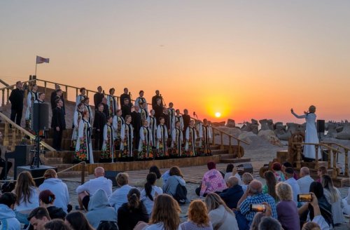 Madrigal şi Cantus Mundi la Constanţa