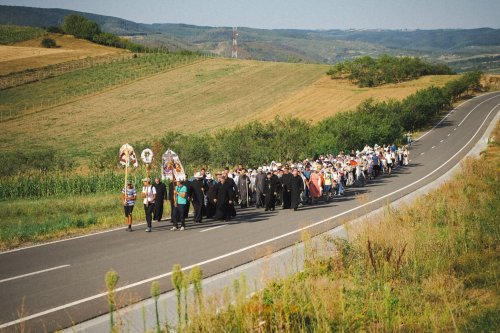 Pelerinii sălăjeni în drum spre Mănăstirea Nicula