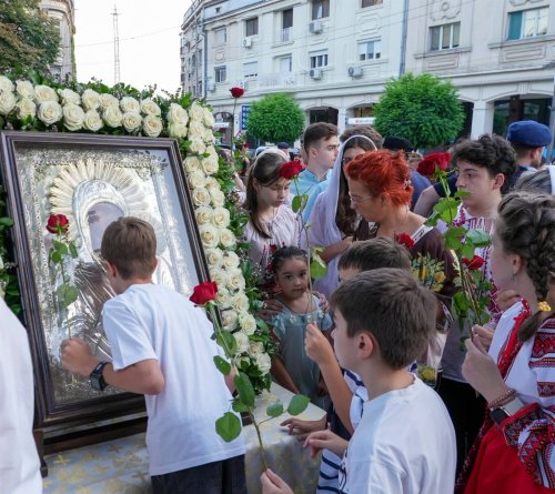 Maica Domnului și căldura cetății
