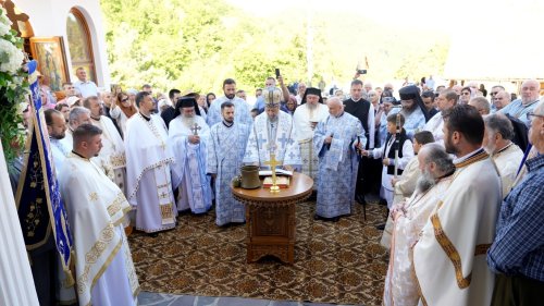 Biserica Mănăstirii Turnu Roșu, judeţul Sibiu, a fost târnosită