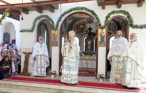 Cinstirea Maicii Domnului în două obști monahale din judeţul Galați