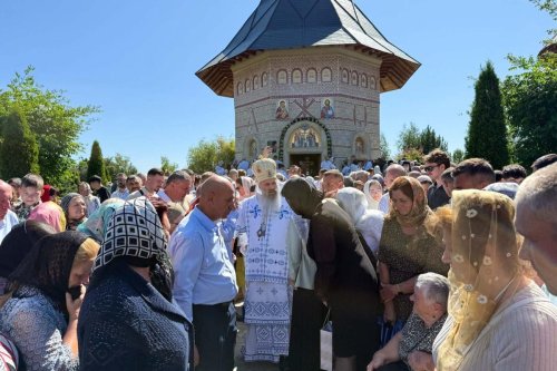 Mitropolitul Moldovei și Bucovinei la hramul Mănăstirii Zosin