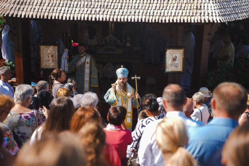 Sărbătoare la Mănăstirea Strâmba, judeţul Sălaj