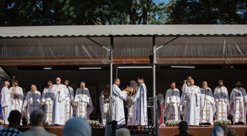 Sfânta Liturghie la Mănăstirea „Sfântul Ioan cel Nou” din Suceava