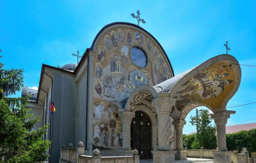 Sclipirile Luminii: Biserica „Sfânta Mahramă a Domnului şi Sfinţii Martiri Brâncoveni” - Iaşi