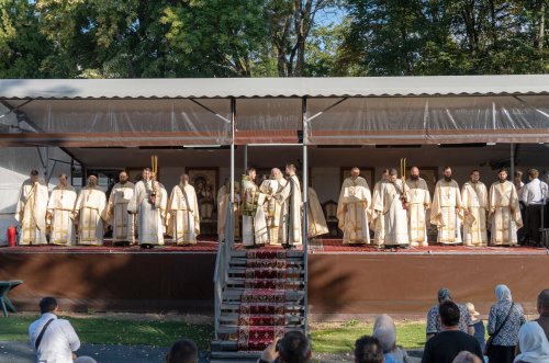 Liturghie arhierească la Mănăstirea „Sfântul Ioan cel Nou de la Suceava”