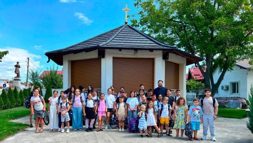 „Un ghiozdan pentru un viitor mai bun” la o parohie din Prahova