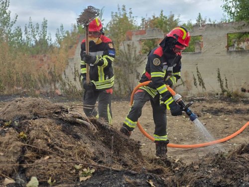 Pompierii români intervin în Serbia