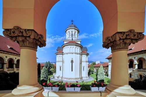Burse oferite de Fundația „Arhiepiscopul Irineu Pop” în noul an școlar şi universitar