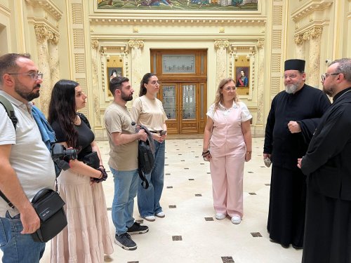 Tineri din Biserica Antiohiei în vizită la Palatul Patriarhiei