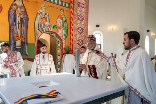 Biserica parohiei argeşene Valea Ursului a fost sfințită