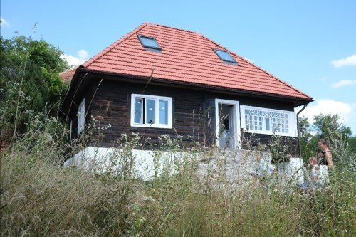 Case centenare renovate în Ţinutul Pădurenilor