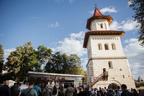Sfânta Liturghie la Catedrala Arhiepiscopală din Suceava