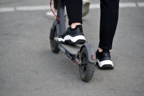 Părinți, nu lăsați copiii sub 14 ani să circule cu trotinetele!