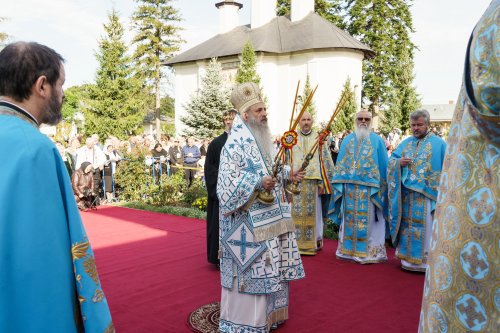 Slujire arhierească la hramul Mănăstirii Vorona
