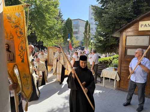 Hramul Parohiei „Nașterea Maicii Domnului” din Bacău marcat prin evenimente ample