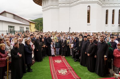 Biserica „Sfânta Treime” din Straja, Tarcău, a fost sfințită