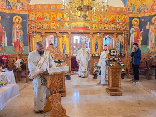 Preasfințitul Părinte Visarion a slujit la Schitul „Buna Vestire” din Cardon