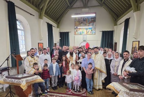Preasfințitul Părinte Nectarie, în mijlocul comunității românești din Monasterevin