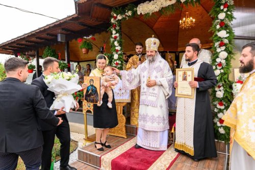 Sfințirea bisericii din Vlădiceni, Iași