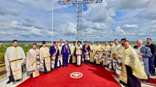 Cruce‑monument închinată Eroilor Neamului sfințită în satul Alexandru cel Bun, Iași