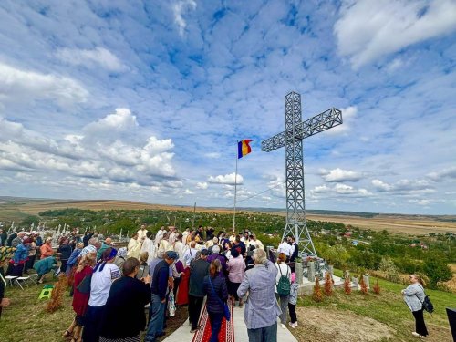 Cruce-monument închinată Eroilor Neamului sfințită în satul Alexandru cel Bun, Iași