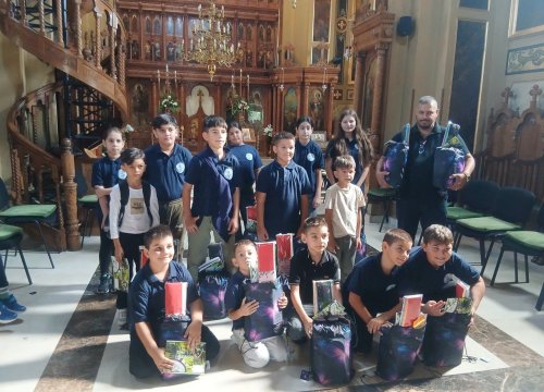 30 de copii sprijiniți în noul an școlar de Parohia Andronache