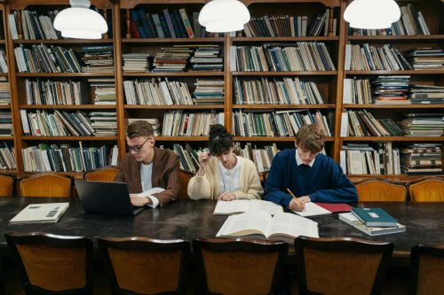 Educația în familia creștină  şi cultivarea culturii autentice 