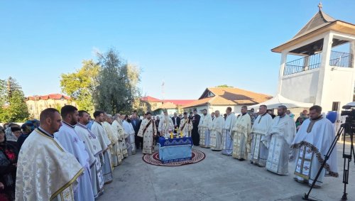 Înnoirea unei biserici din judeţul Mehedinţi