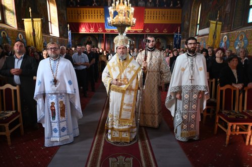 Binecuvântare arhierească la Cociuba Mare, în Episcopia Oradiei