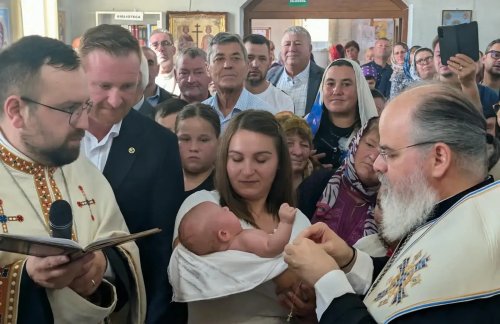 Taina Sfântului Botez, săvârșită pentru fiul preotului paroh din Telejna