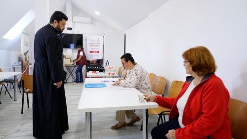 Consultaţii oftalmologice pentru 100 de vârstnici din judeţul Sibiu