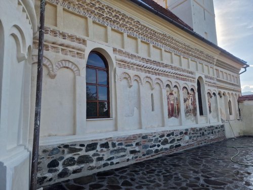 O nouă etapă de restaurare a bisericii din Turnu Roșu a fost finalizată