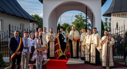Sfințirea capelei mortuare „Învierea lui Lazăr” din Bîra