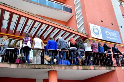 Concurență de 4,5 studenți pe un loc de cazare