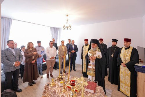 Trei familii sinistrate au primit case noi de la Eparhia Buzăului și Vrancei