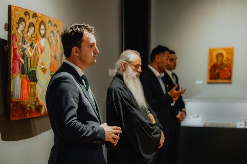 Expoziția „Când Cerul se deschide!” a fost vernisată la Palatul Culturii din Iași