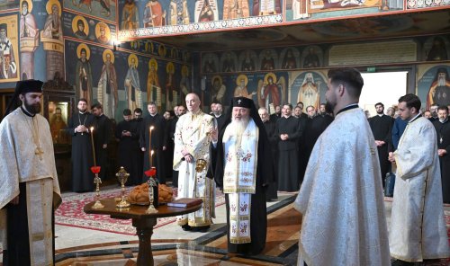 Parastas pentru Episcopul Vasile Flueraș și conferință preoțească la Cluj‑Napoca
