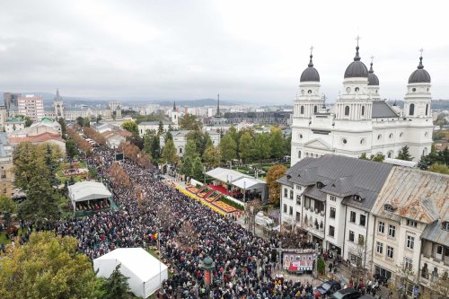 Peste 28.000 de pelerini în rugăciune la hramul Sfintei Parascheva