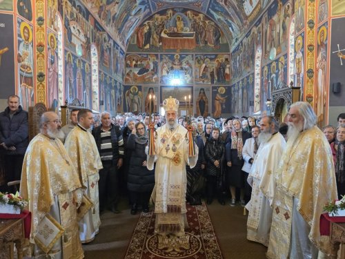 Sărbătoare la Mănăstirea „Sfânta Cuvioasă Parascheva” de la Subpiatră