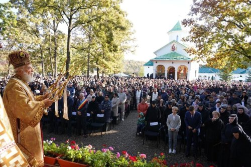Biserica Schitului „La Stejari”, Dâmbovița, a fost sfințită