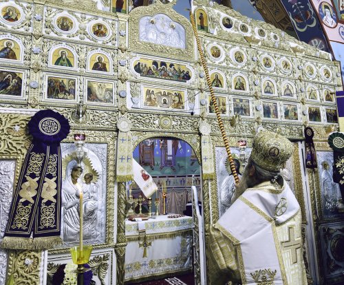 Sfințirea catapetesmei restaurate la biserica din Lădăuți, județul Covasna