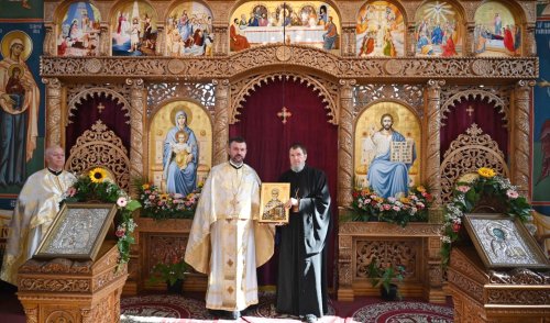 Liturghie arhierească în Parohia Rontău