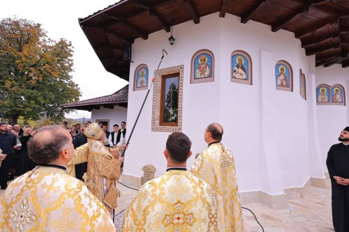 Veșmântul harului pentru biserica Parohiei Vidra din Vrancea