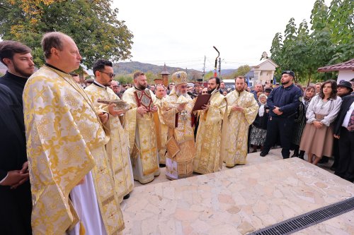 Veșmântul harului pentru biserica Parohiei Vidra din Vrancea
