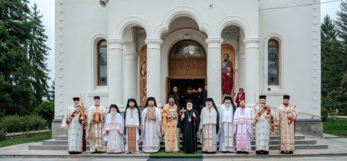 Sfinții Mărturisitori Ardeleni serbați la o veche mănăstire din Dobrogea 