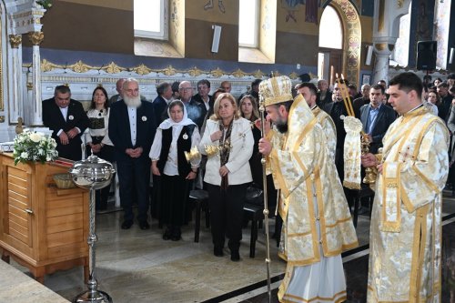 Binecuvântarea exteriorului bisericii din parohia bănăţeană Șoșdea