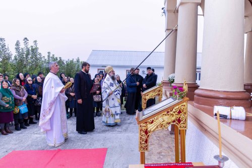 Momente de înnoire şi binecuvântare la parohii din Olt
